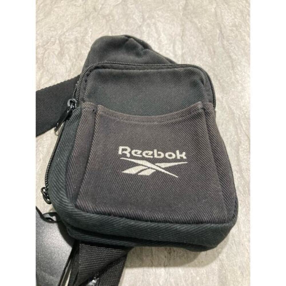 Reebok Classics Unisex Black Crossbody Sling Bag Adjustable Strap Zip Closure - Picture 4 of 11